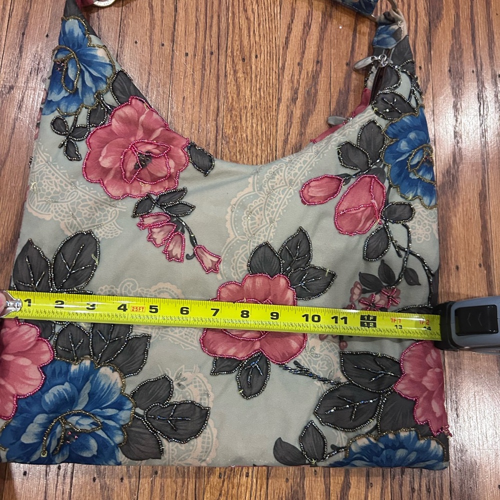 Floral Vintage-Inspired Embroidered Hobo Bag - Picture 5 of 6
